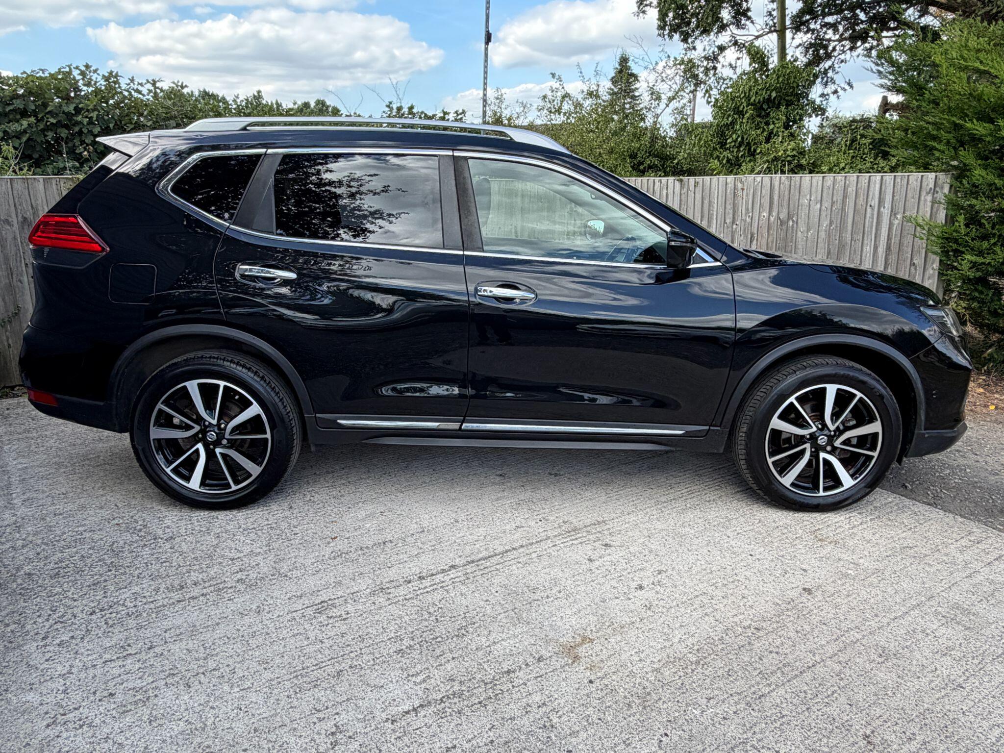 Nissan X-Trail view 3