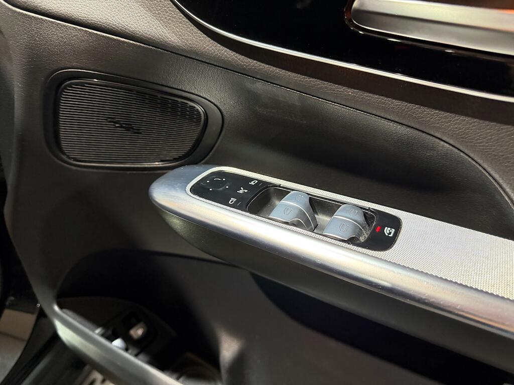 Mercedes-Benz GLC view 29