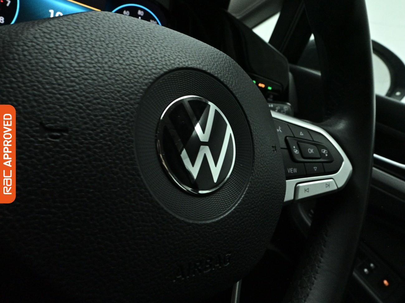Volkswagen Golf view 21