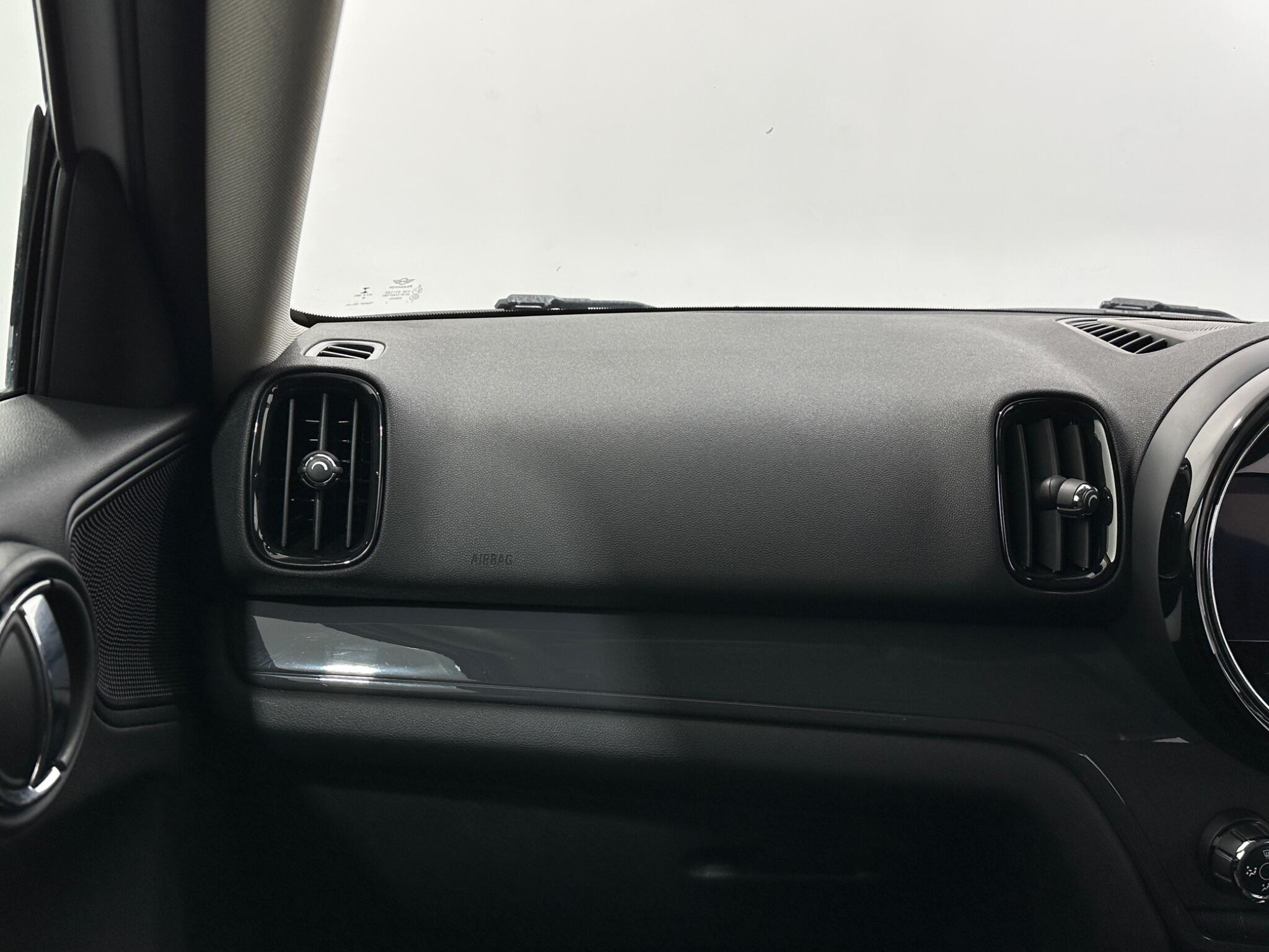 Mini Countryman view 30