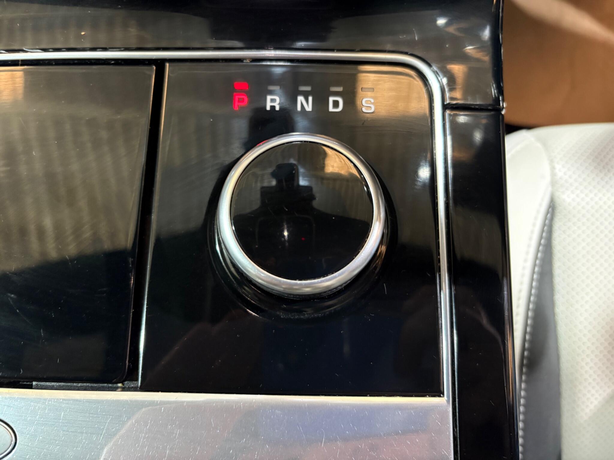 Land Rover Range Rover Velar view 22
