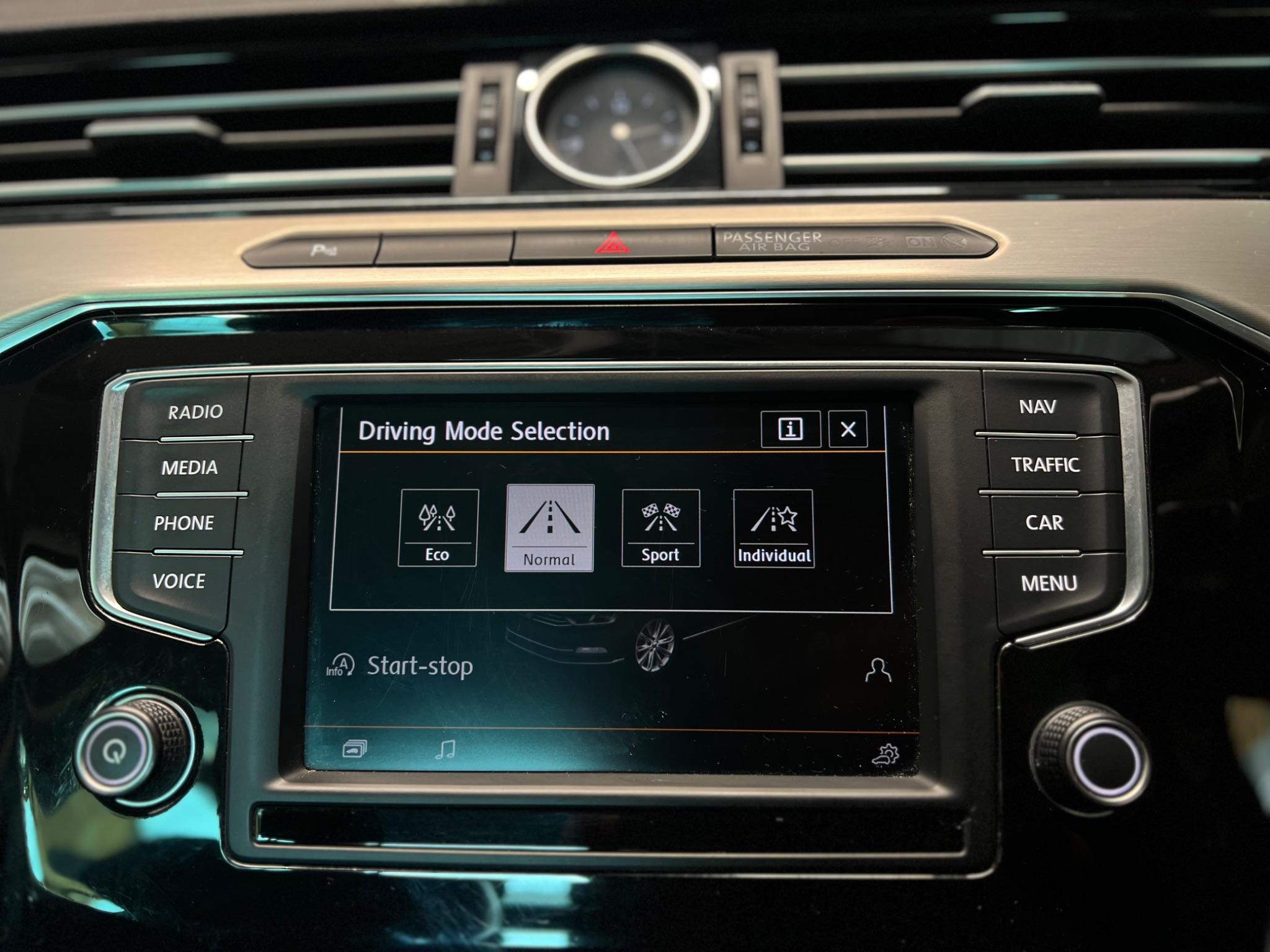 Volkswagen Passat view 28