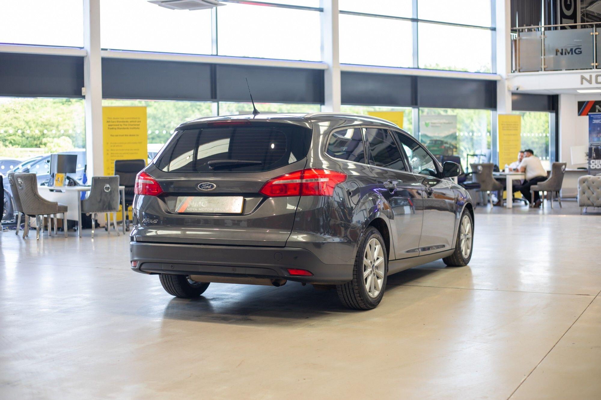 Ford Focus view 31