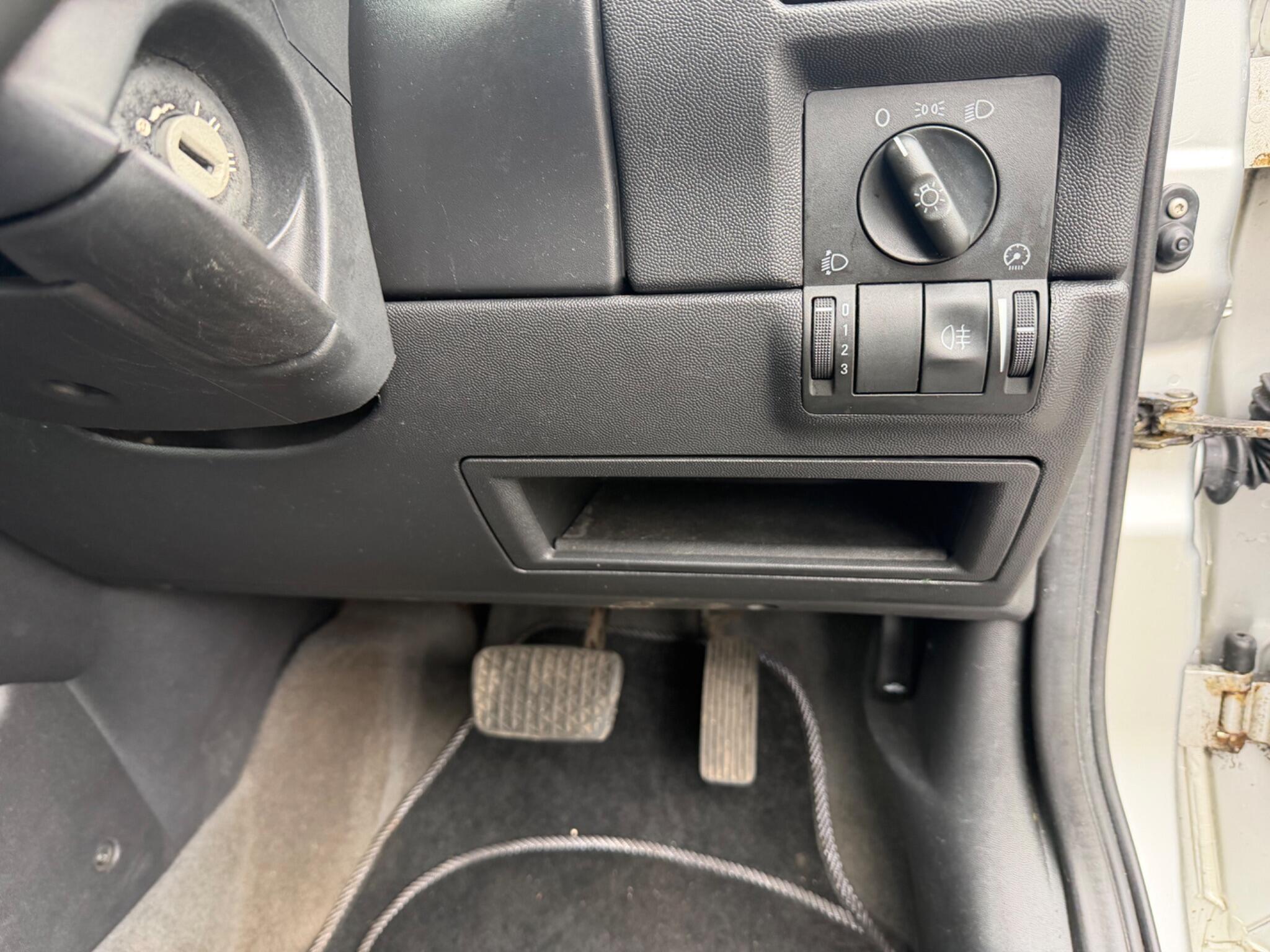 2002 Vauxhall Corsa image 29
