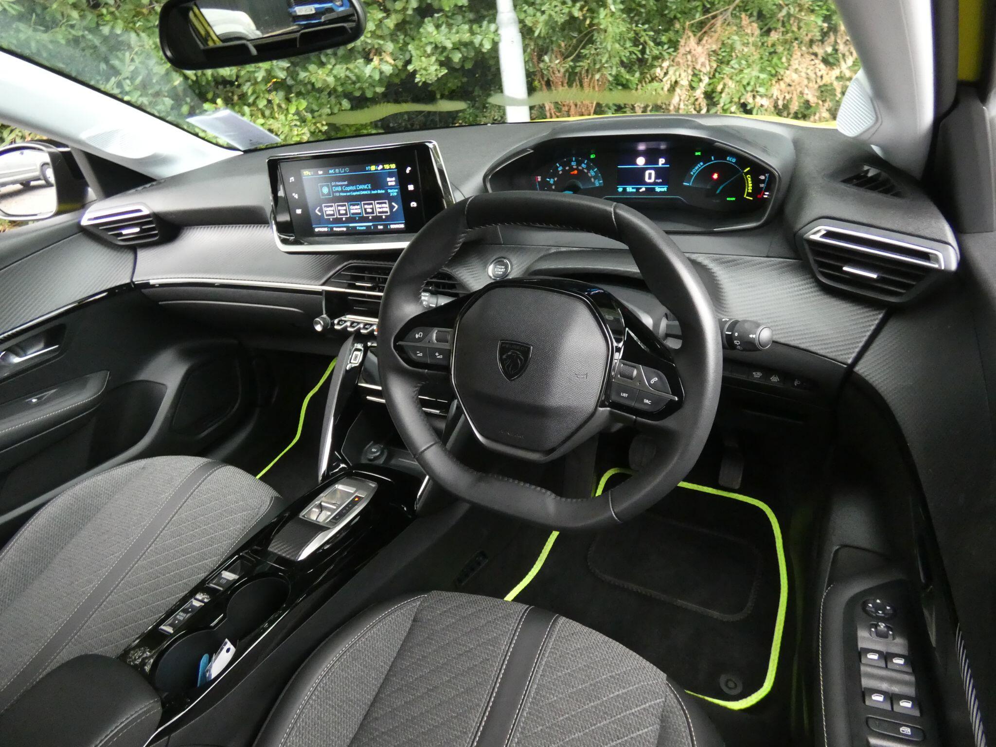 Peugeot E-208 view 2