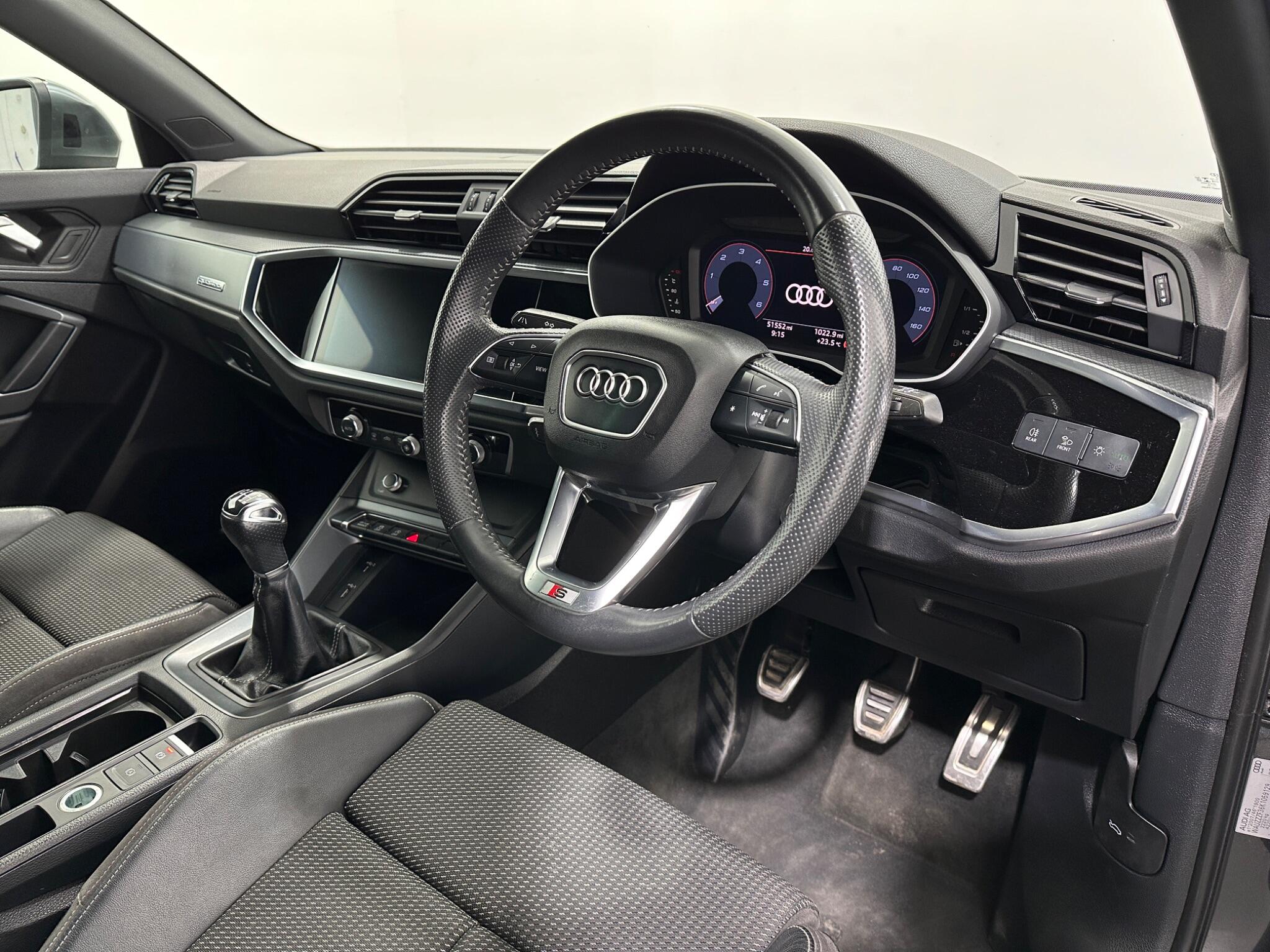 Audi Q3 view 11