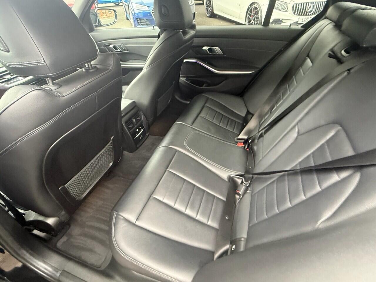 BMW 3 Series view 27