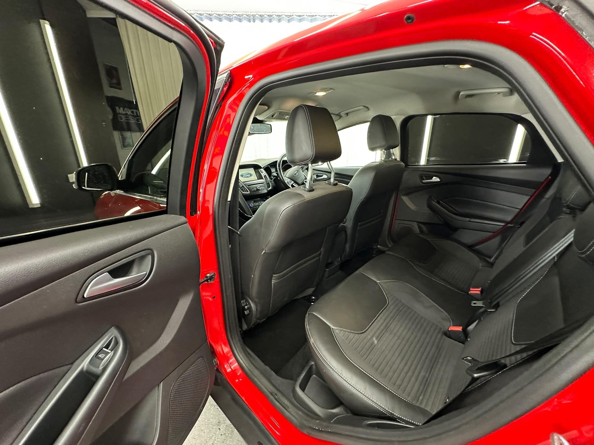 Ford Focus view 30