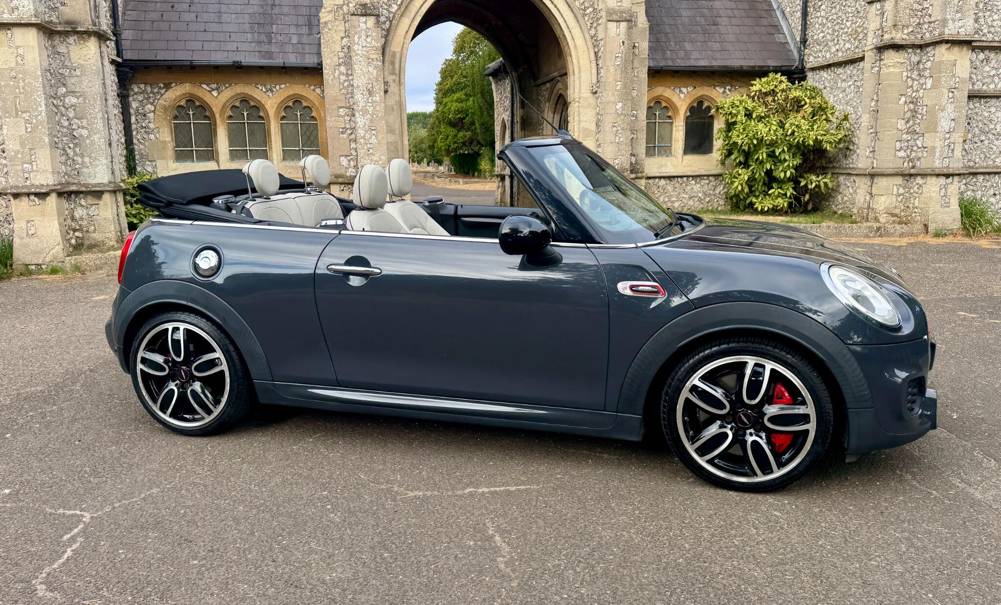 Mini Convertible view 23