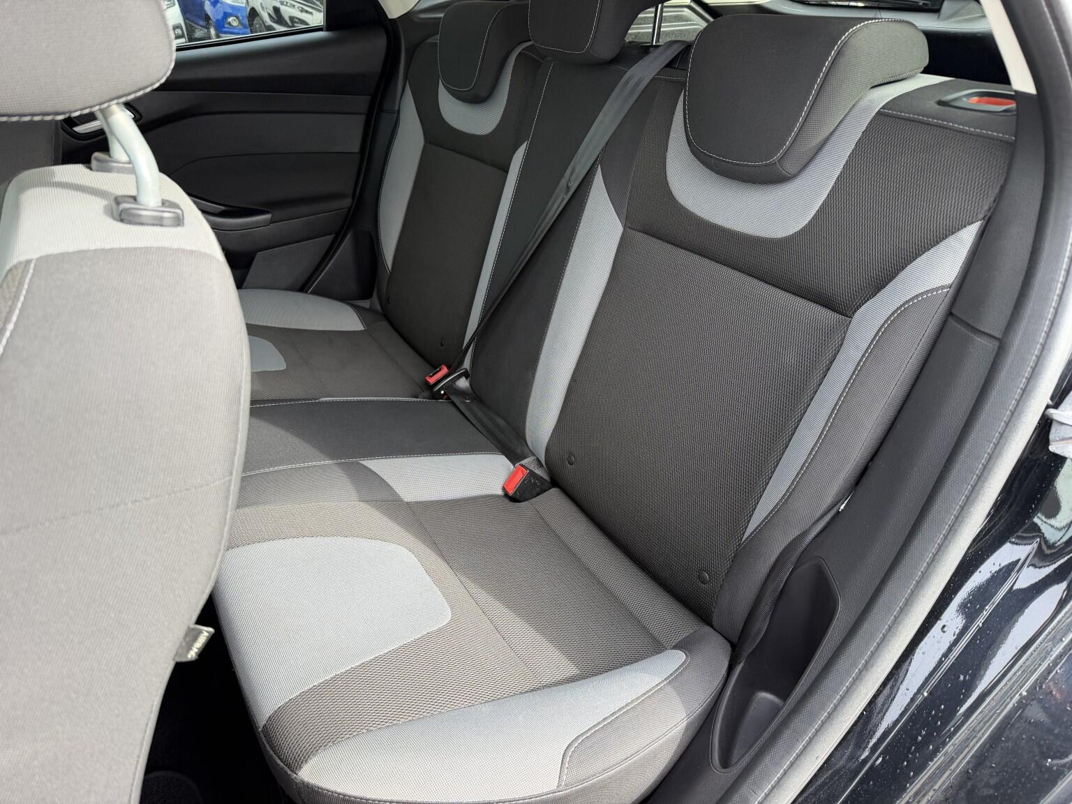 Ford Focus view 17