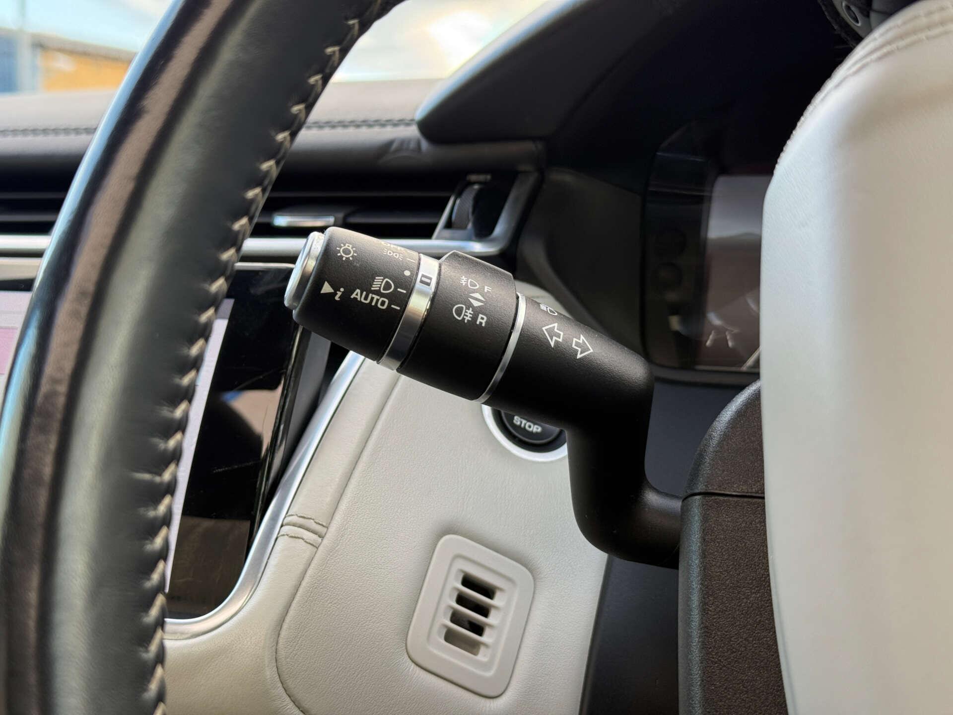 Land Rover Range Rover Velar view 52