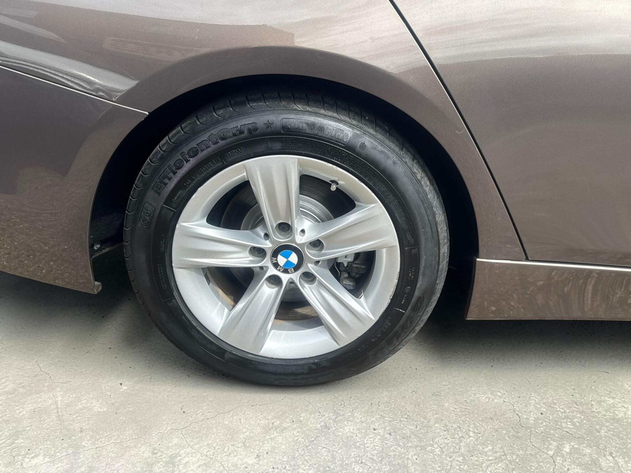 BMW 3 Series view 28