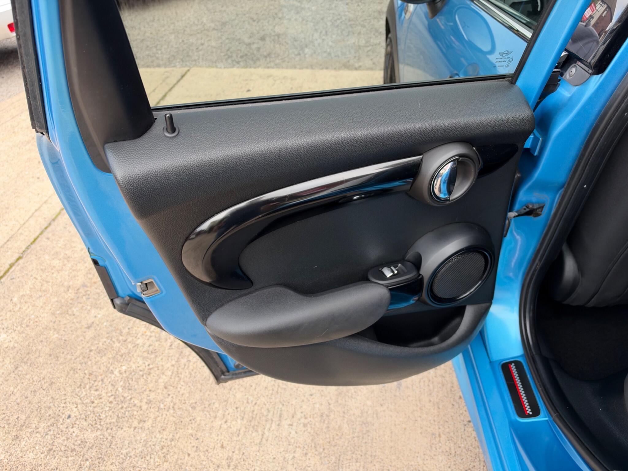 Mini Hatch view 25