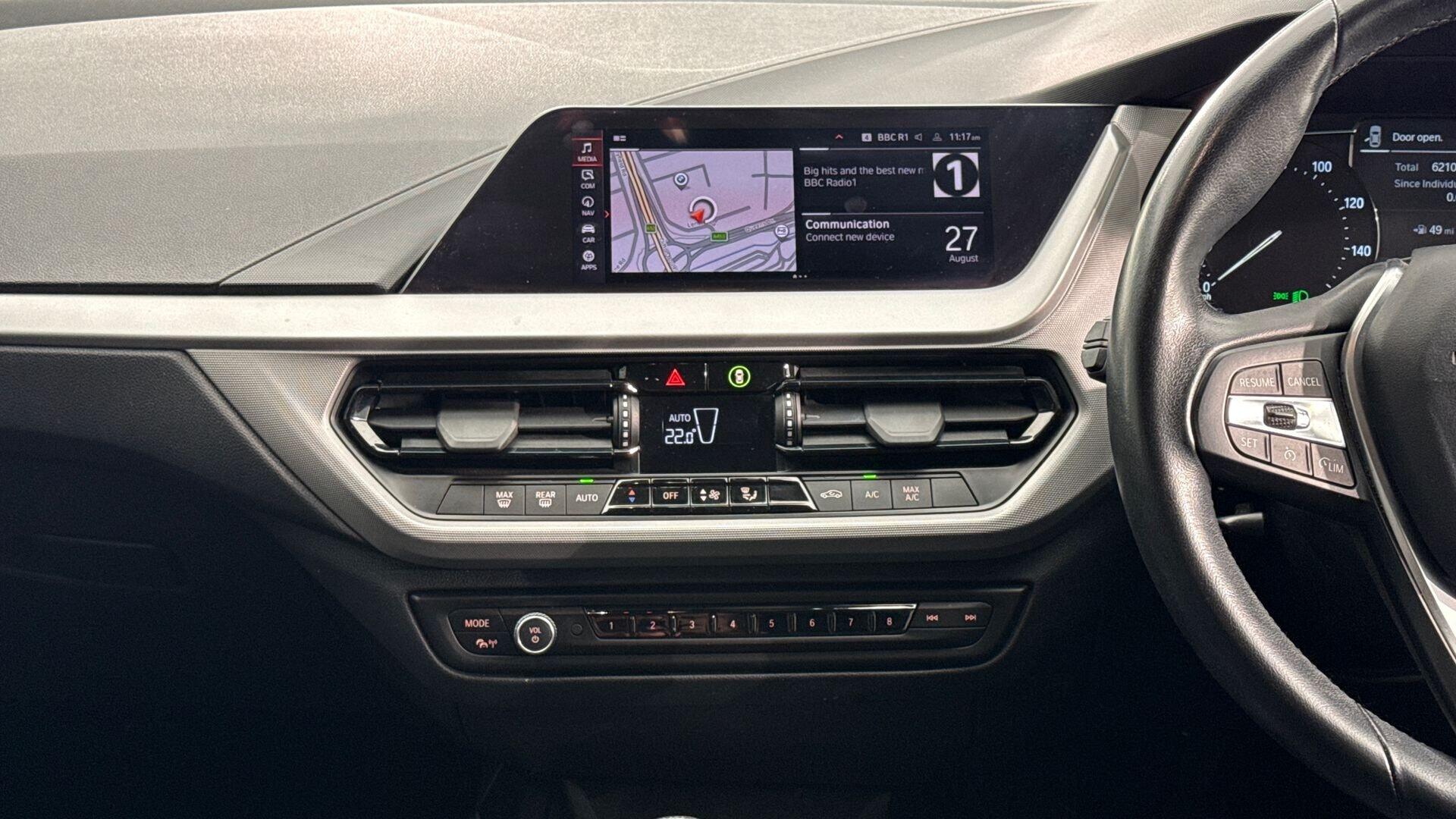 BMW 1 Series view 8