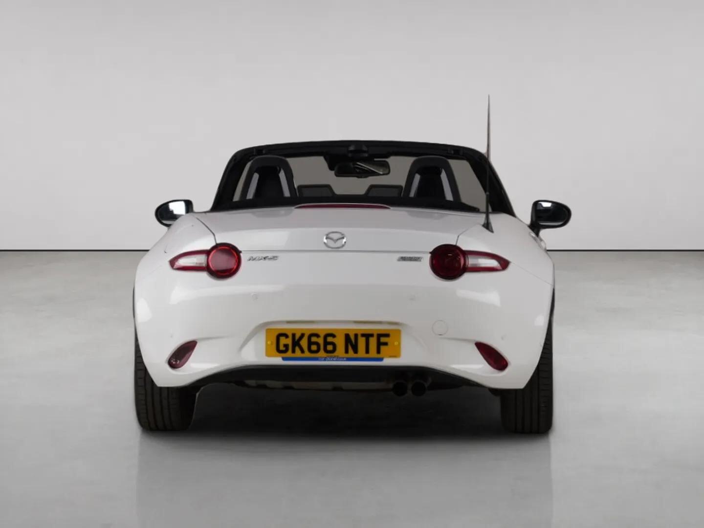 Mazda MX-5 view 11