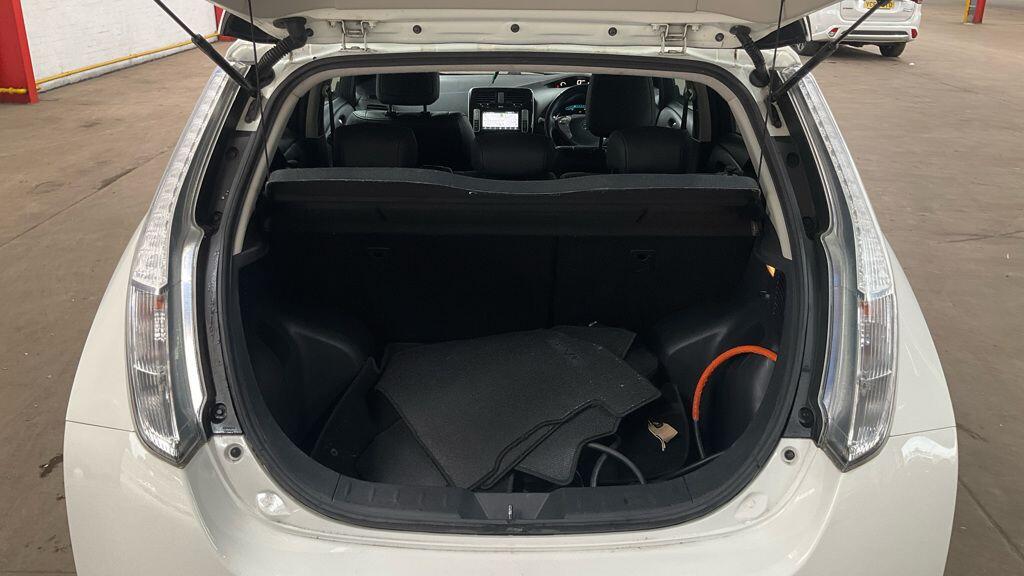 Nissan Leaf view 11