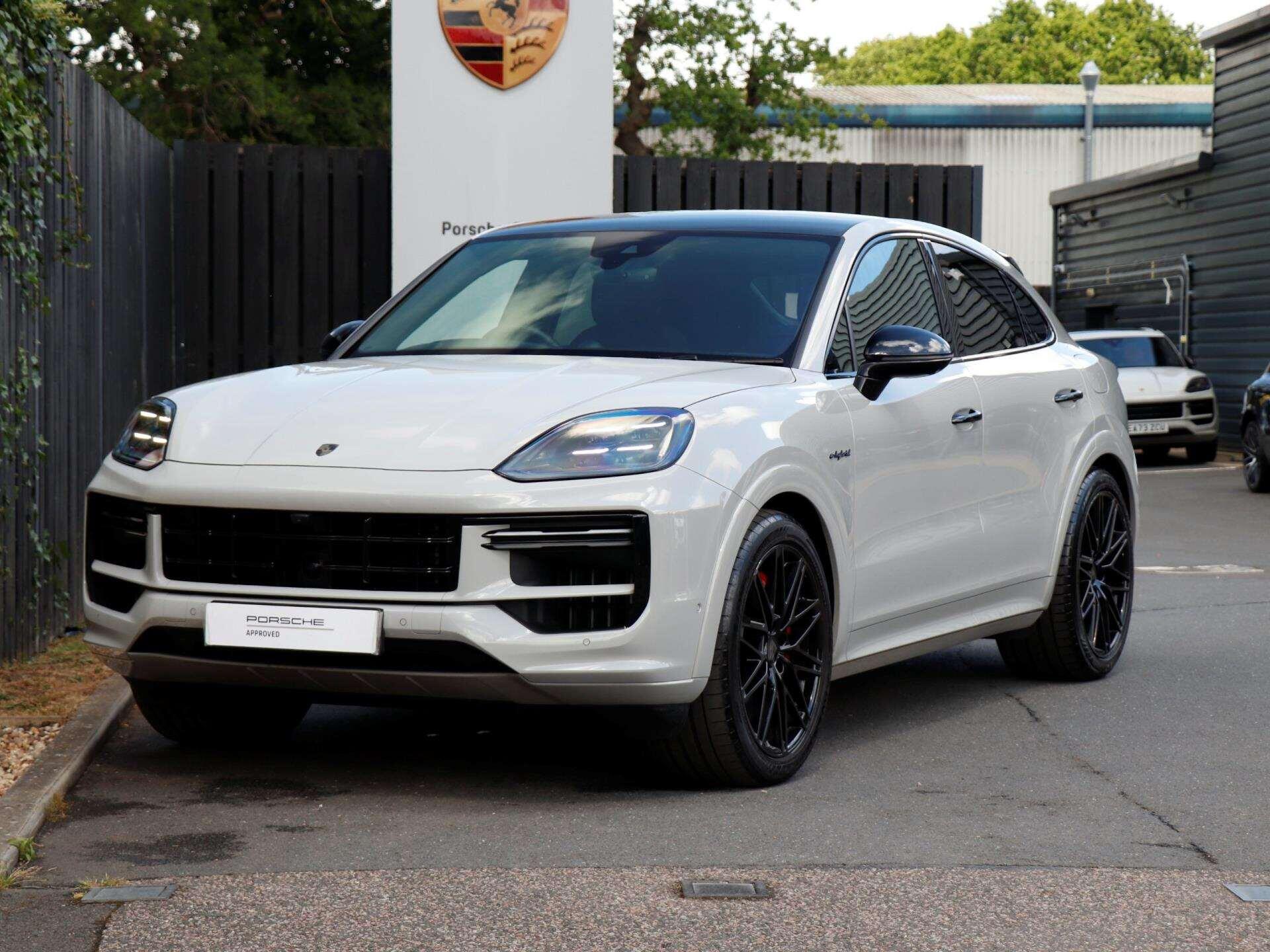 Porsche Cayenne view 36