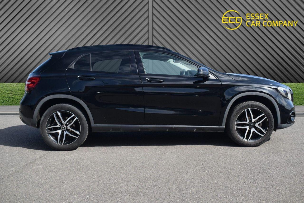 Mercedes-Benz Gla view 11