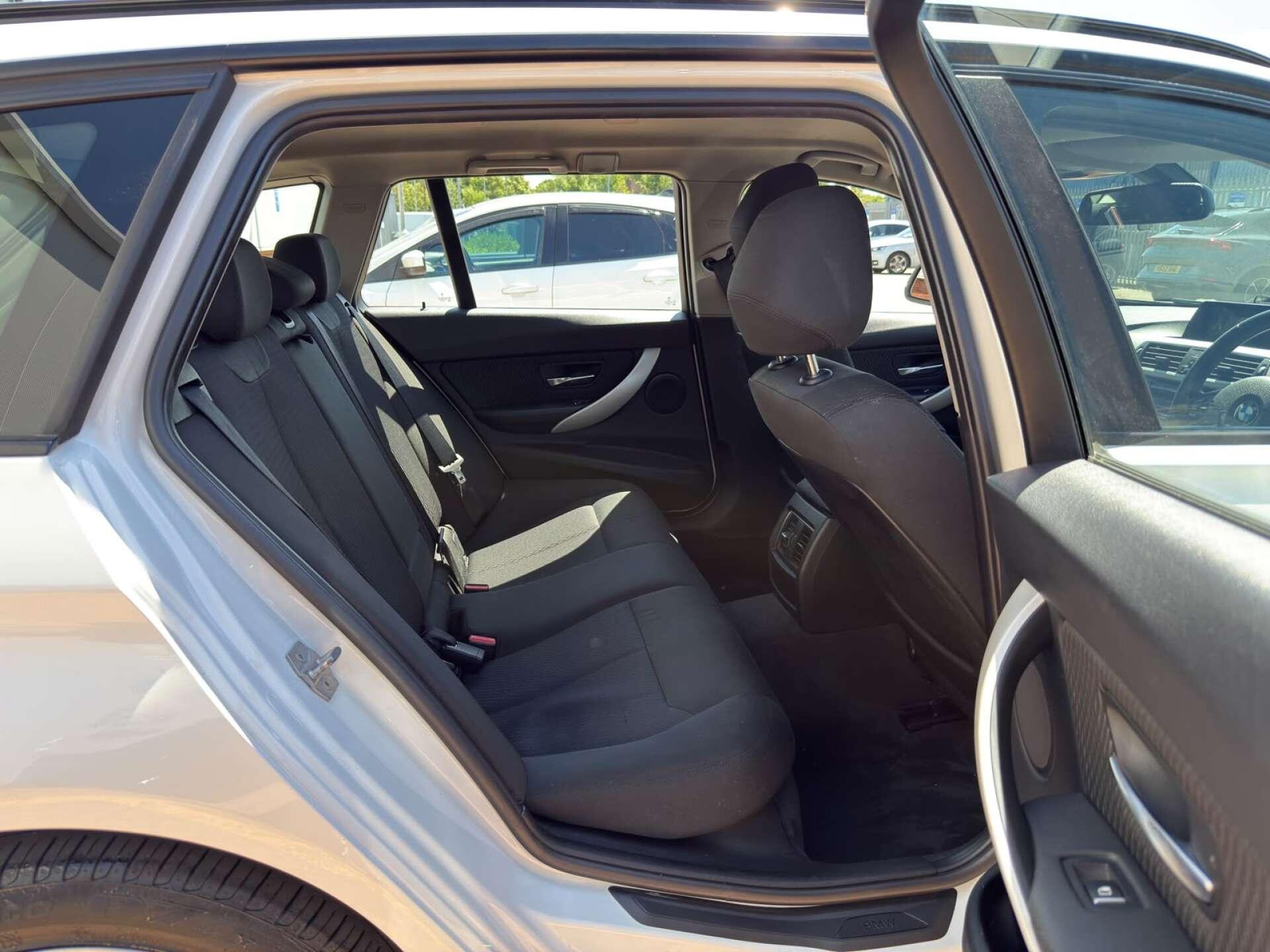 BMW 3 Series view 30