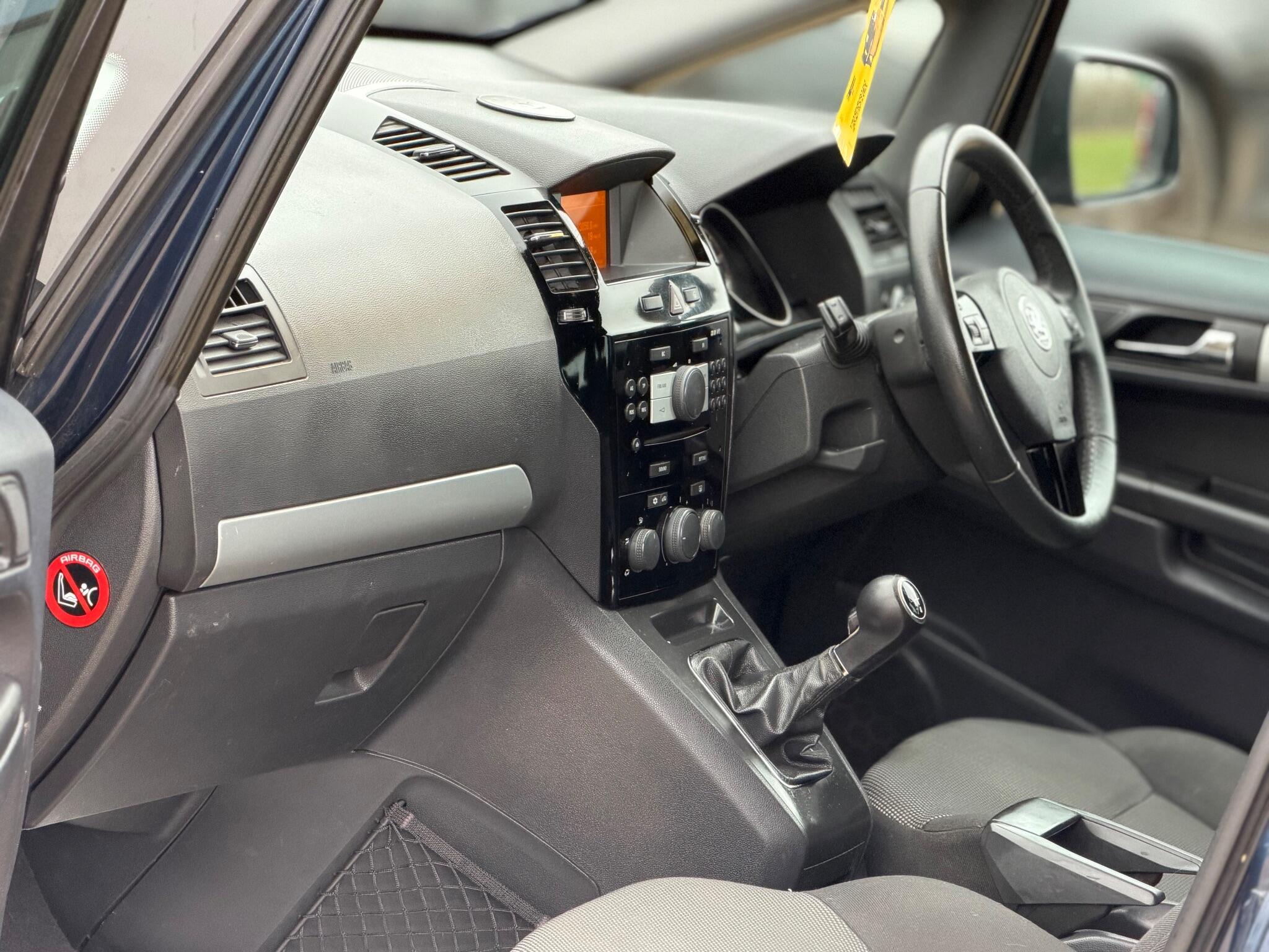 2012 Vauxhall Zafira 1.6 16V Excite Euro 5 5dr image 24