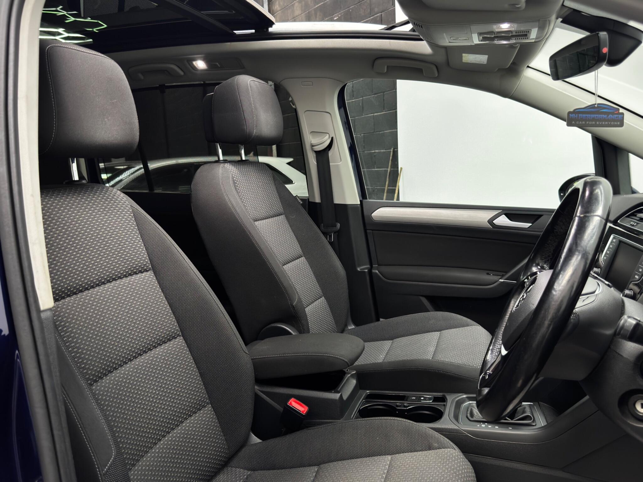 Volkswagen Touran view 22