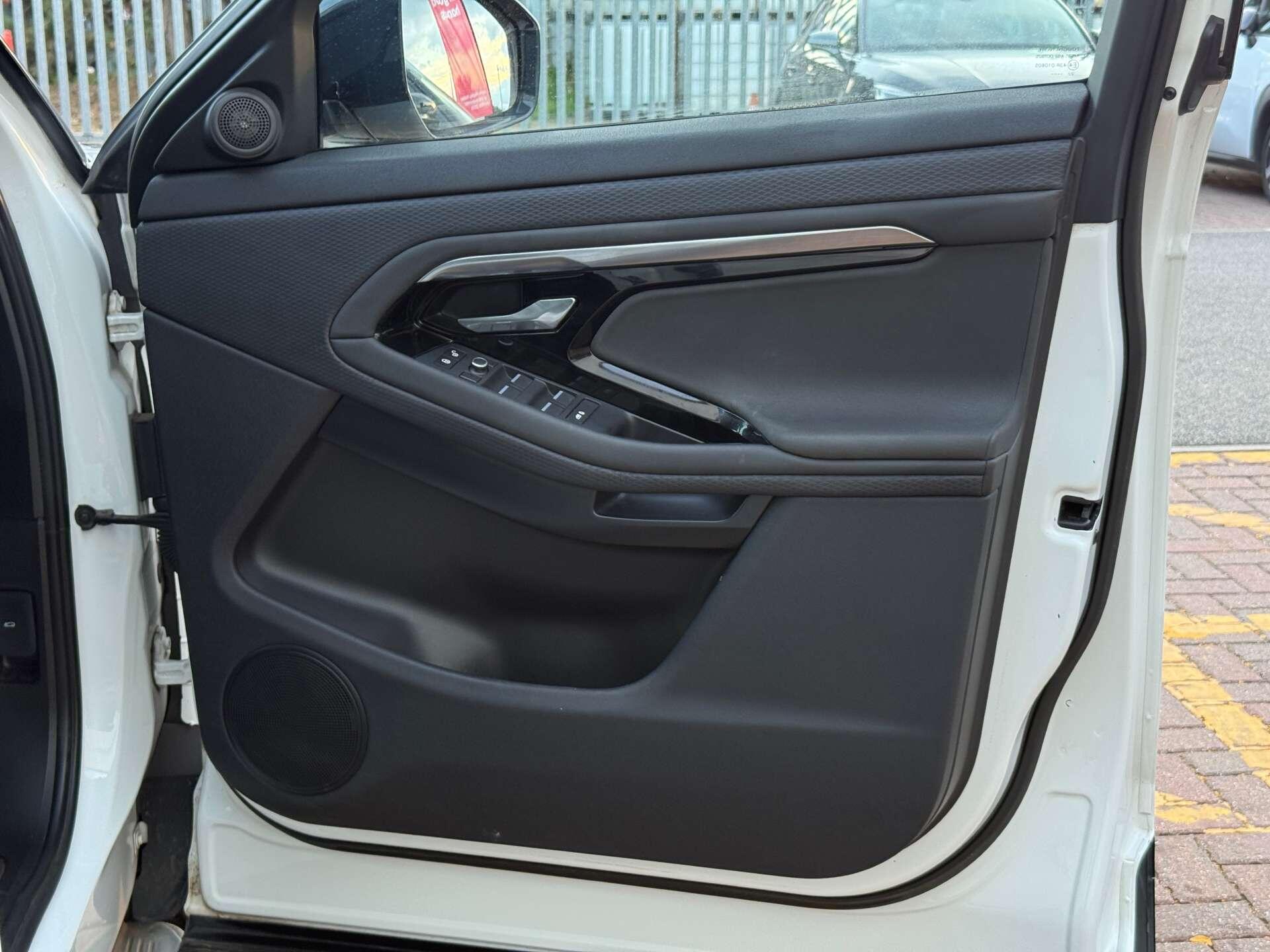 Land Rover Range Rover Evoque view 18