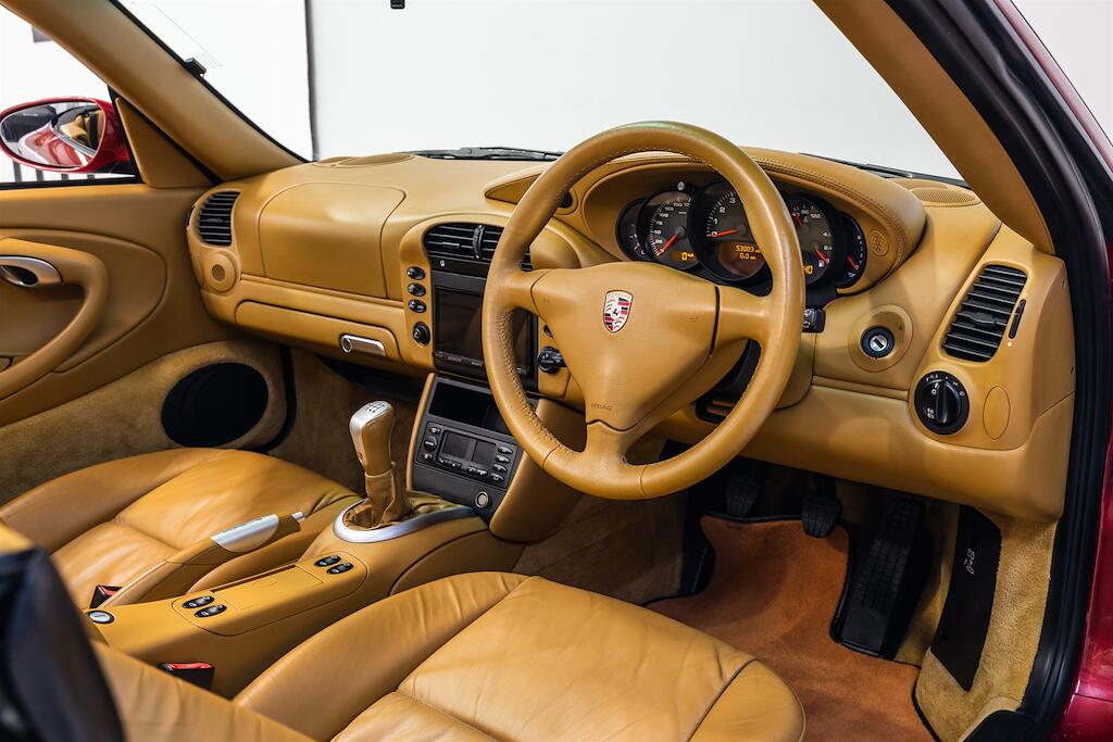 Porsche 911 view 8