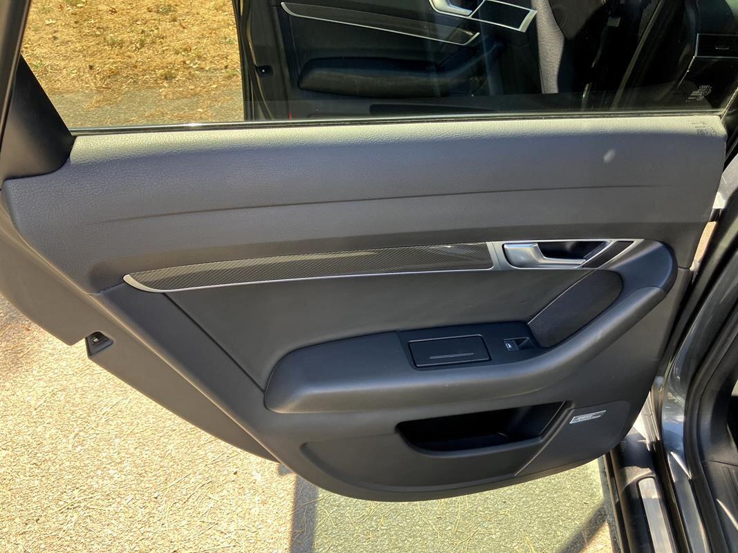 Audi S6 Avant view 16