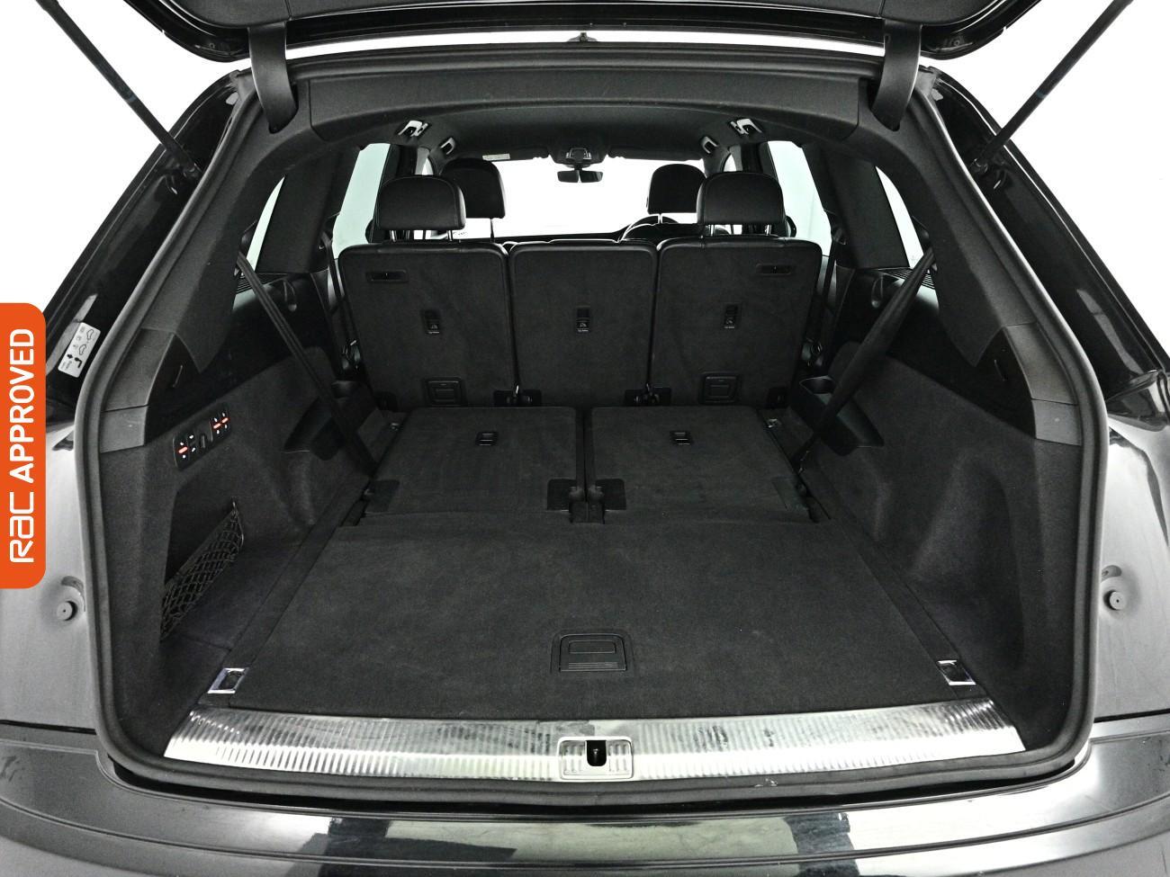 Audi Q7 view 31