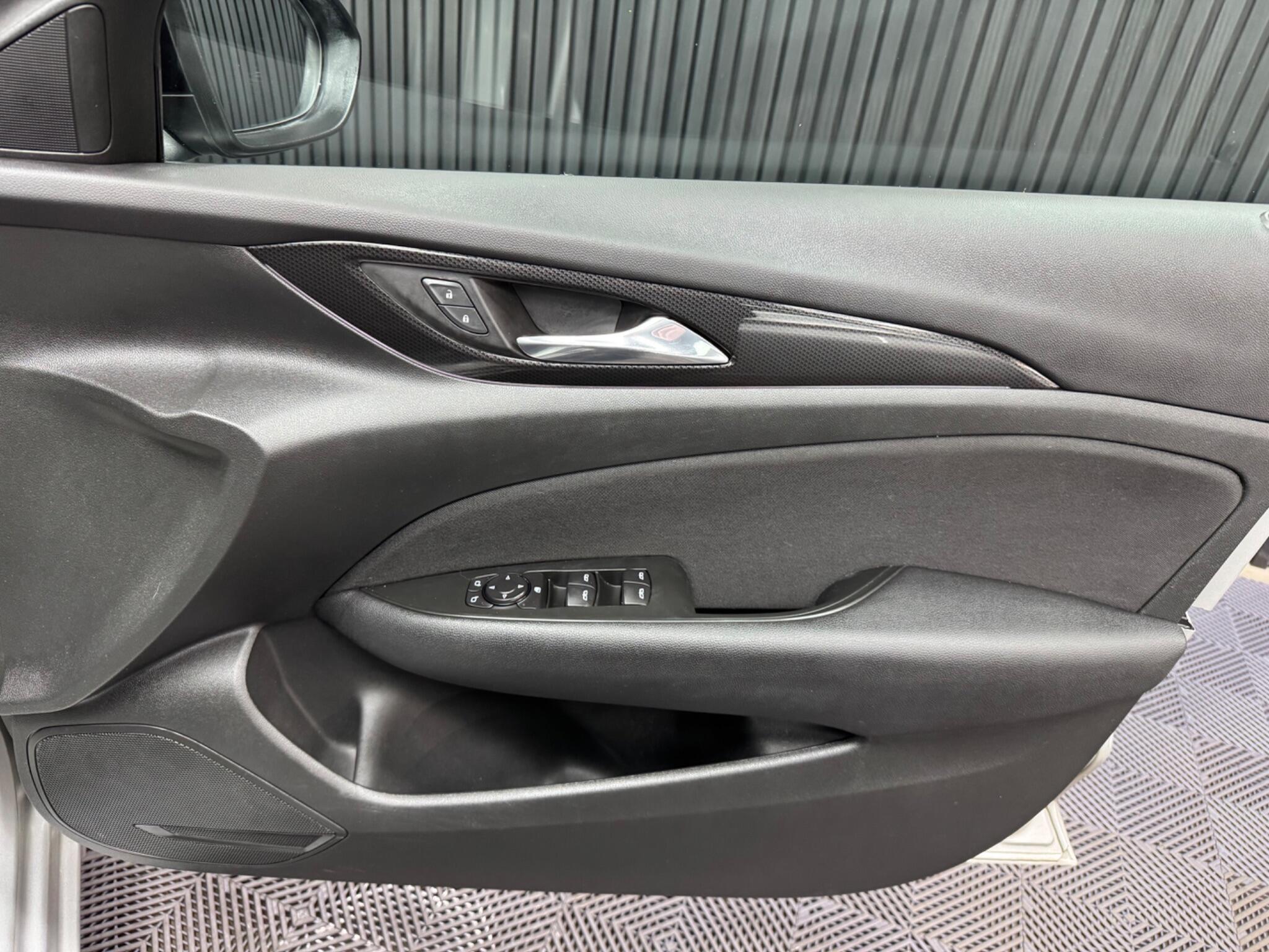 Vauxhall Insignia view 30