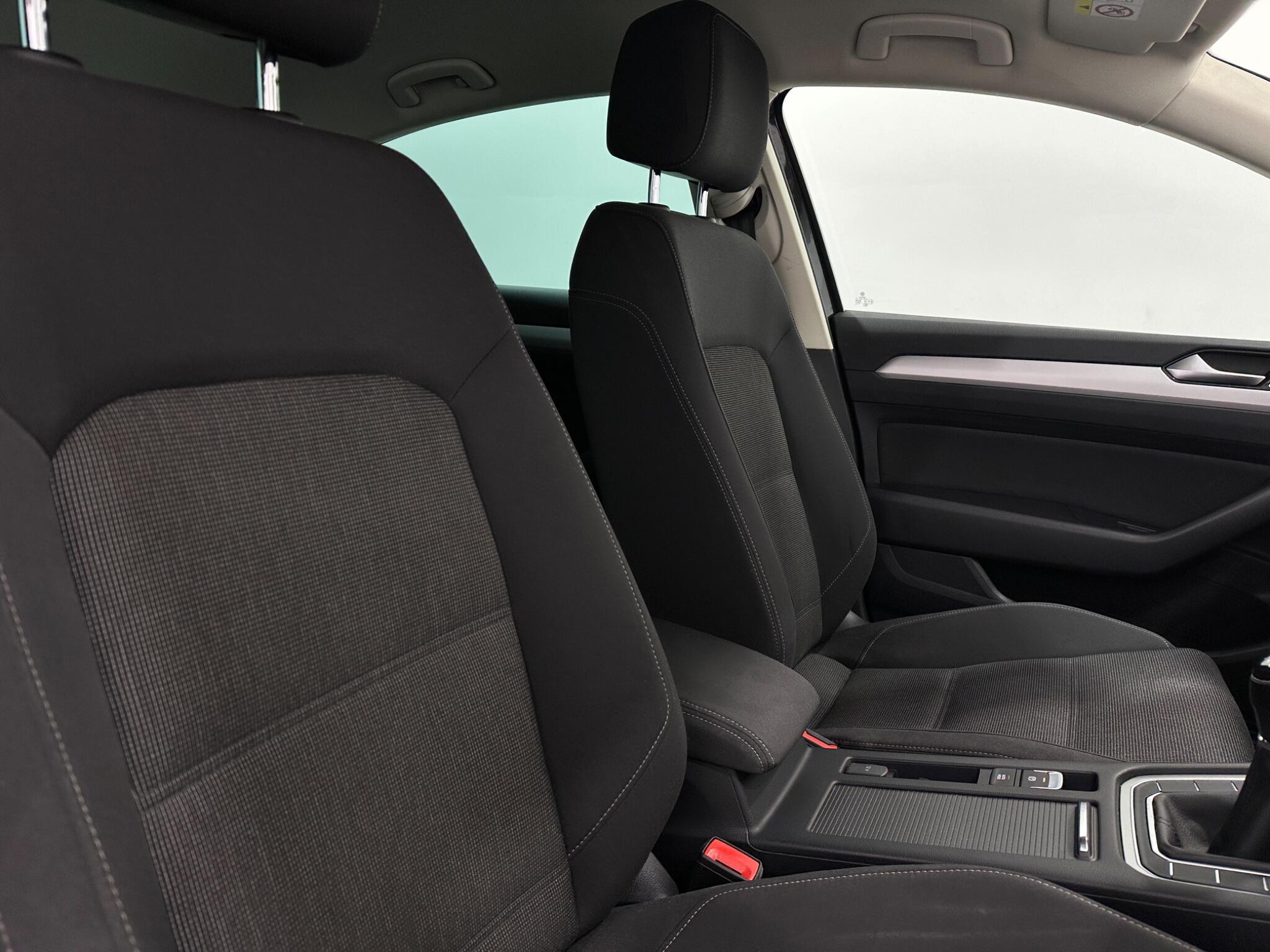 Volkswagen Passat view 33