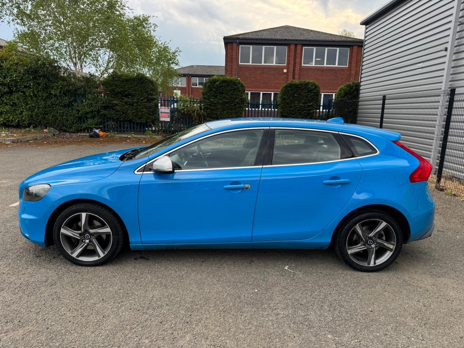 Volvo V40 view 10