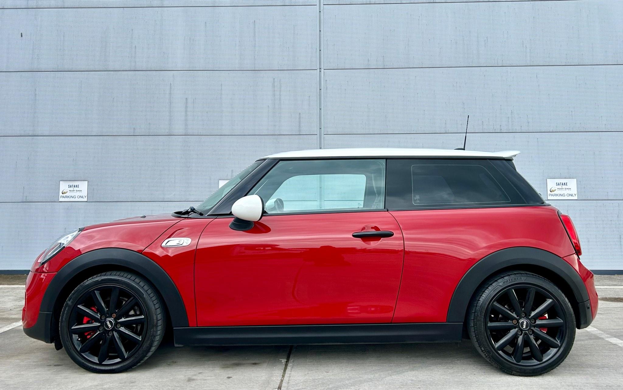 Mini Hatch view 6