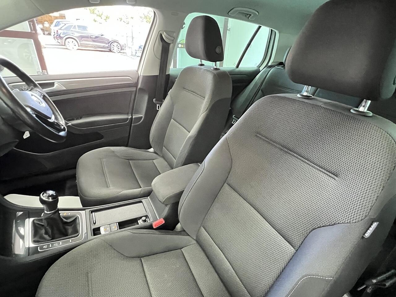 Volkswagen Golf view 19