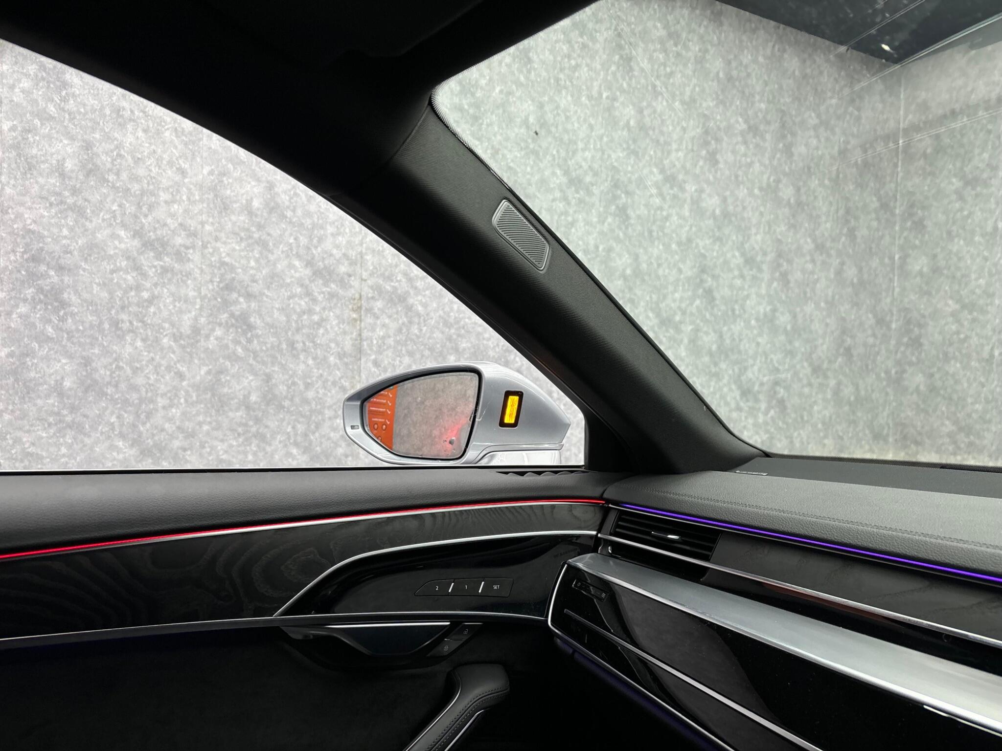 Audi A8 view 37