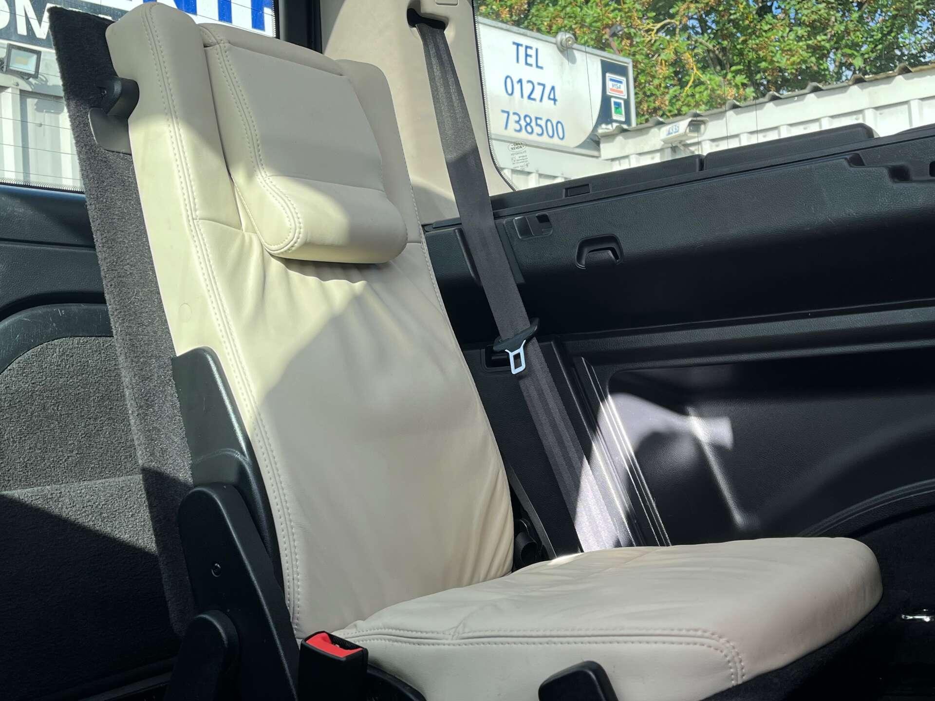 Land Rover Discovery view 13