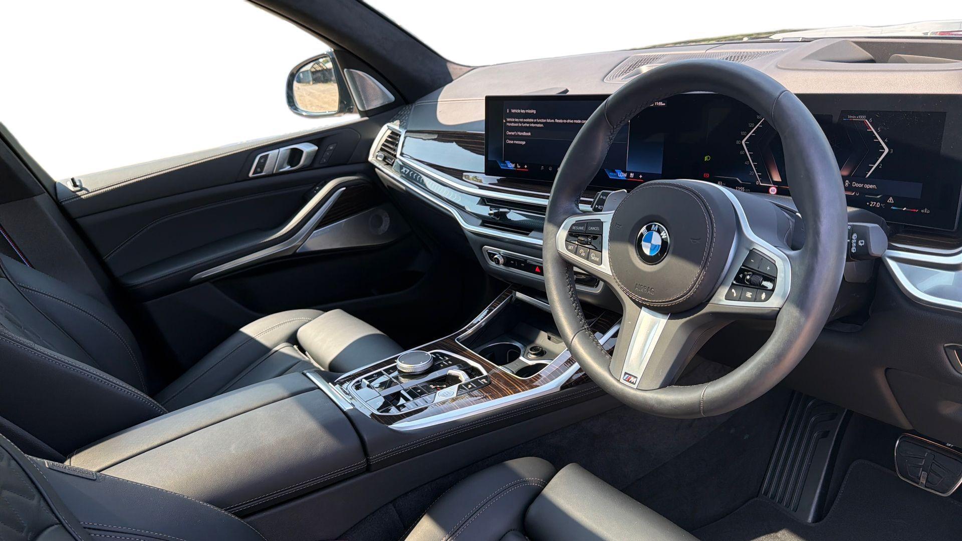 BMW X7 view 6