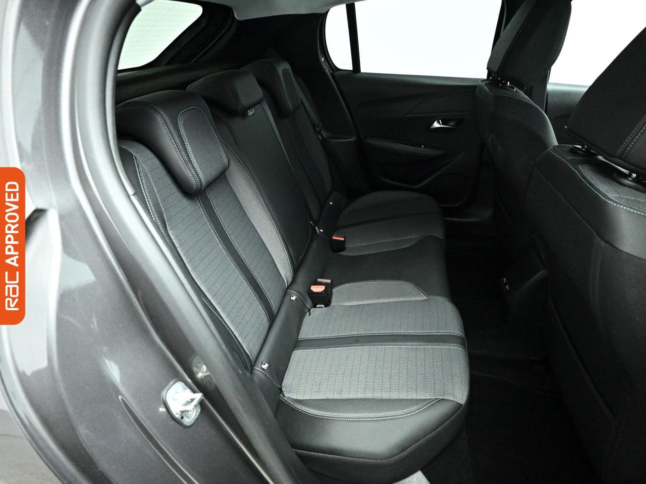 Peugeot 208 view 13