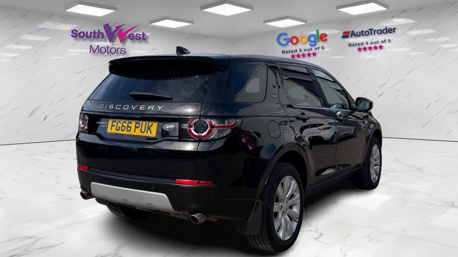 Land Rover Discovery Sport view 5