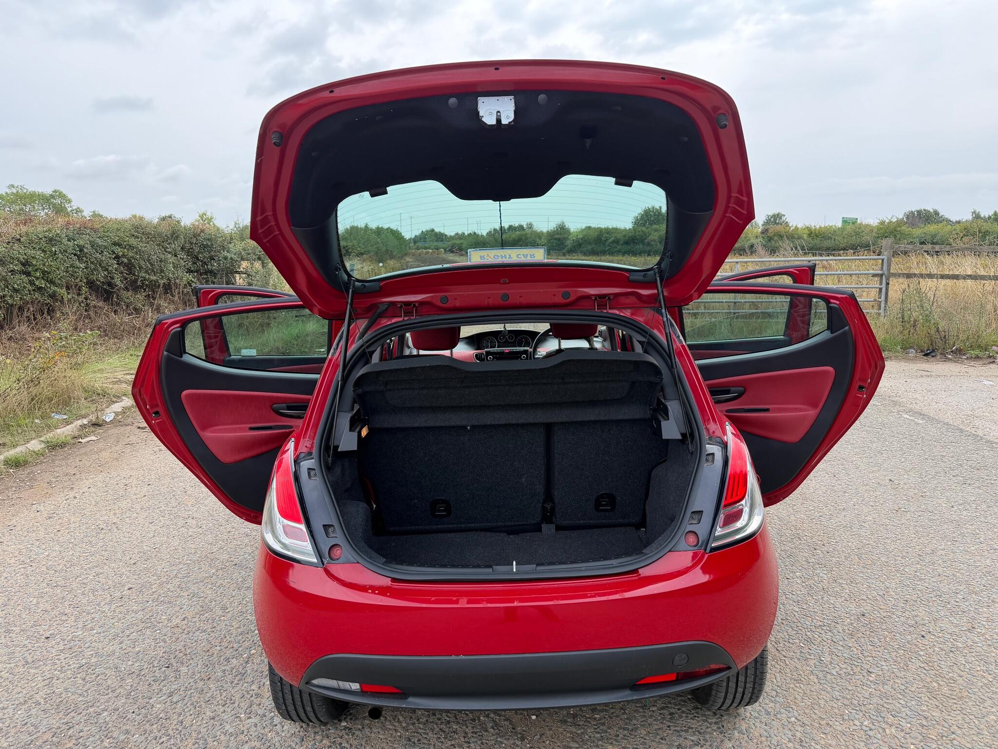 Chrysler Ypsilon view 18