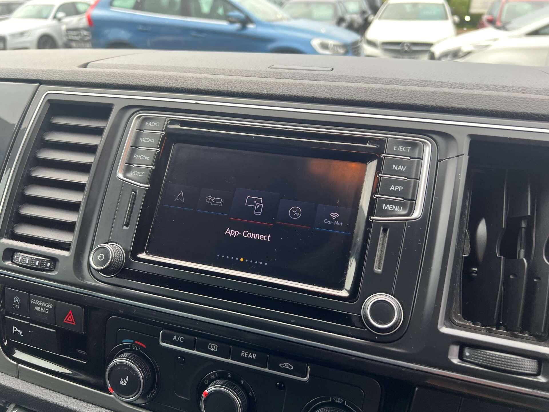 Volkswagen Caravelle view 28