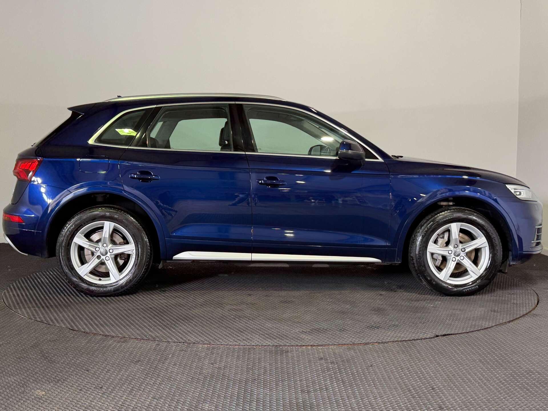 Audi Q5 view 3