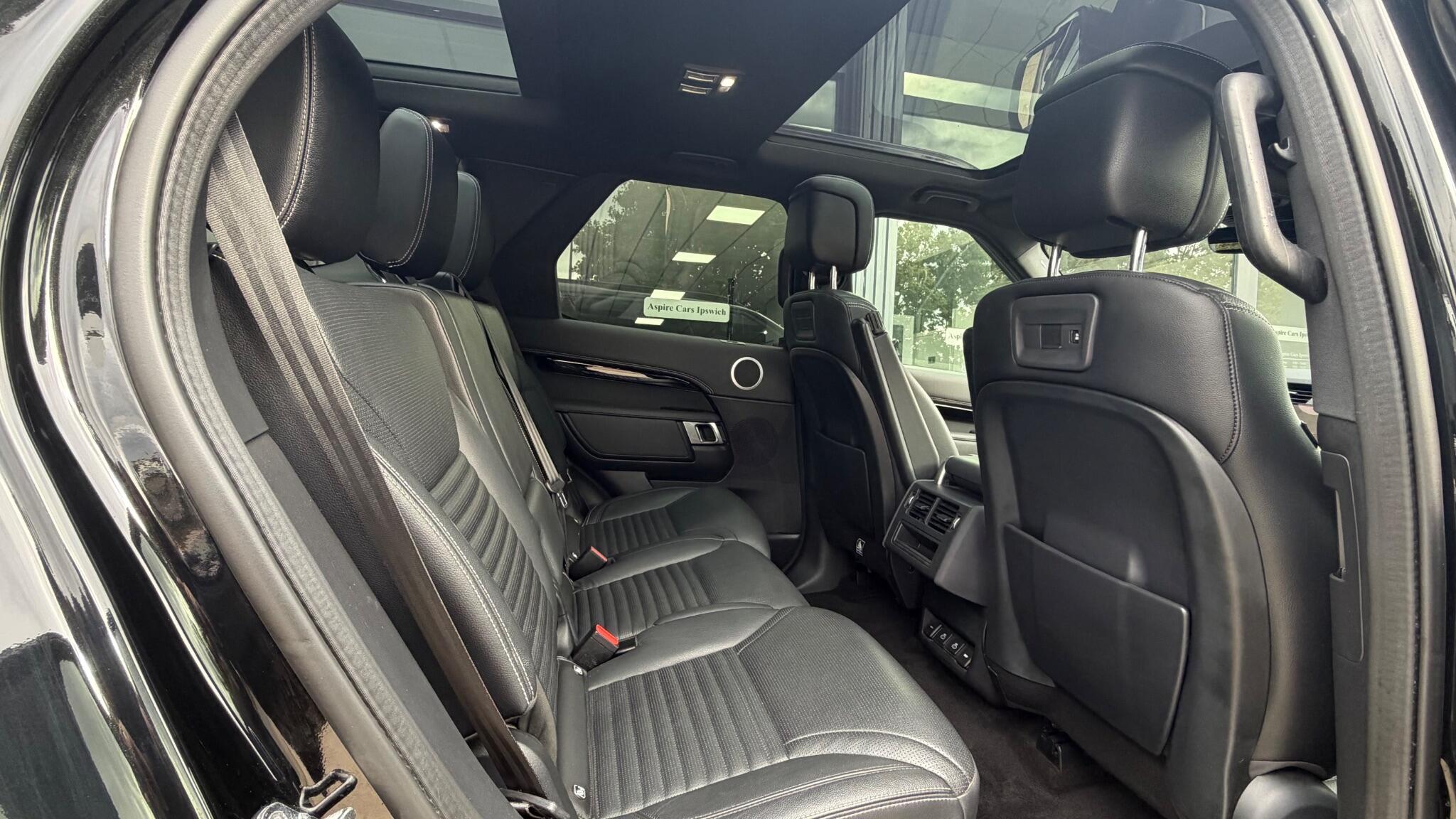 Land Rover Discovery view 13