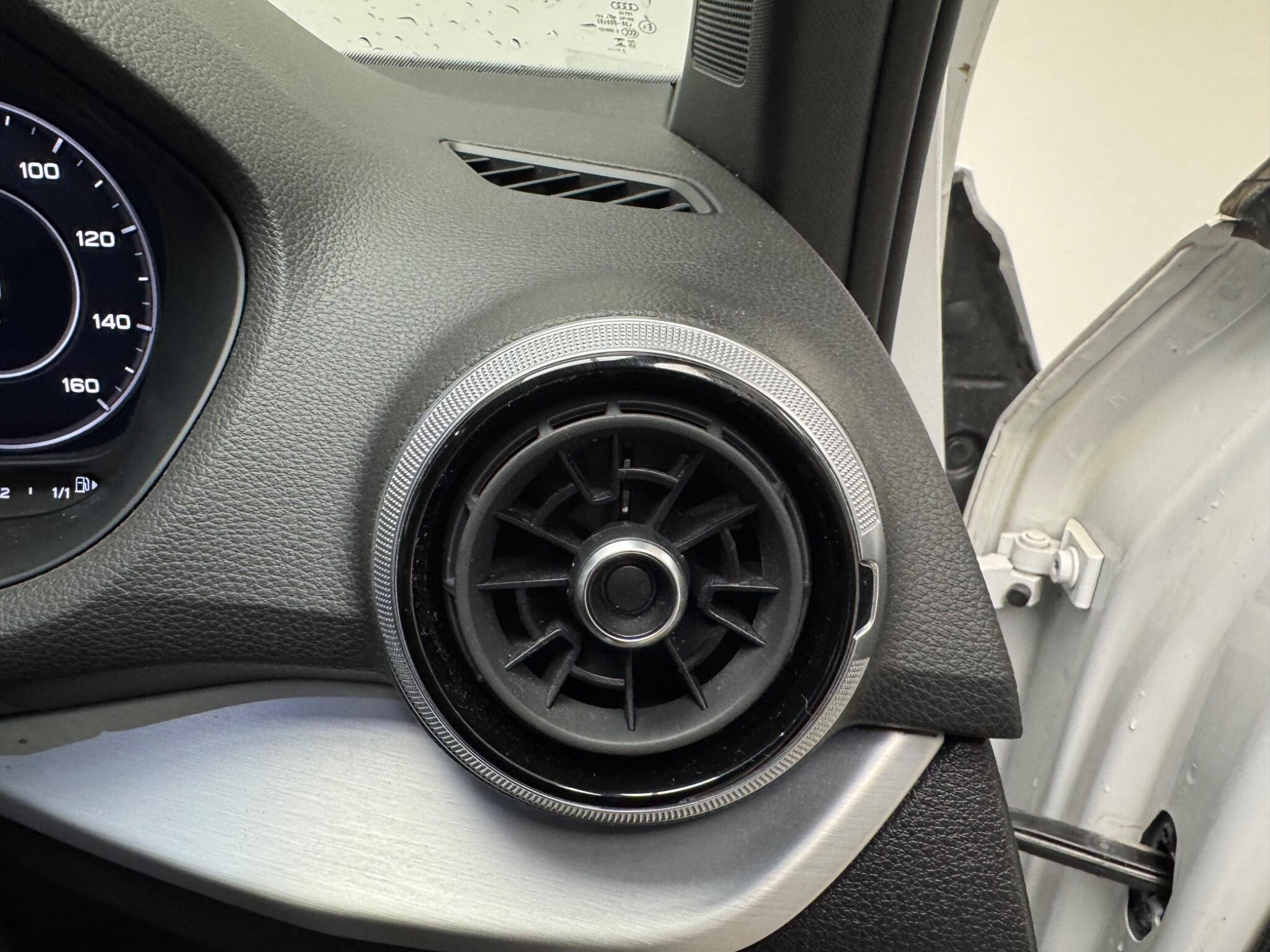 Audi Q2 view 14