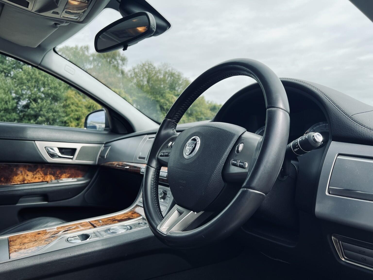 Jaguar XF view 15