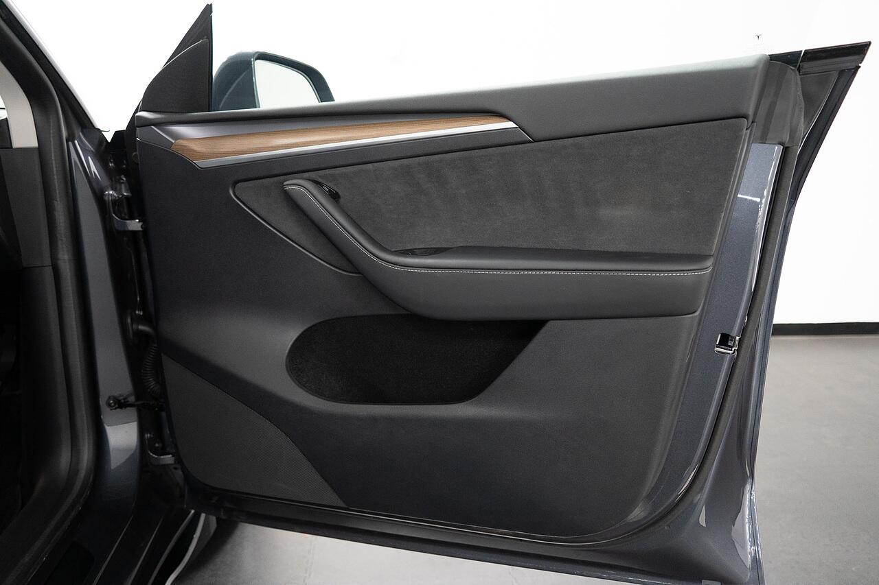 Tesla Model Y view 11