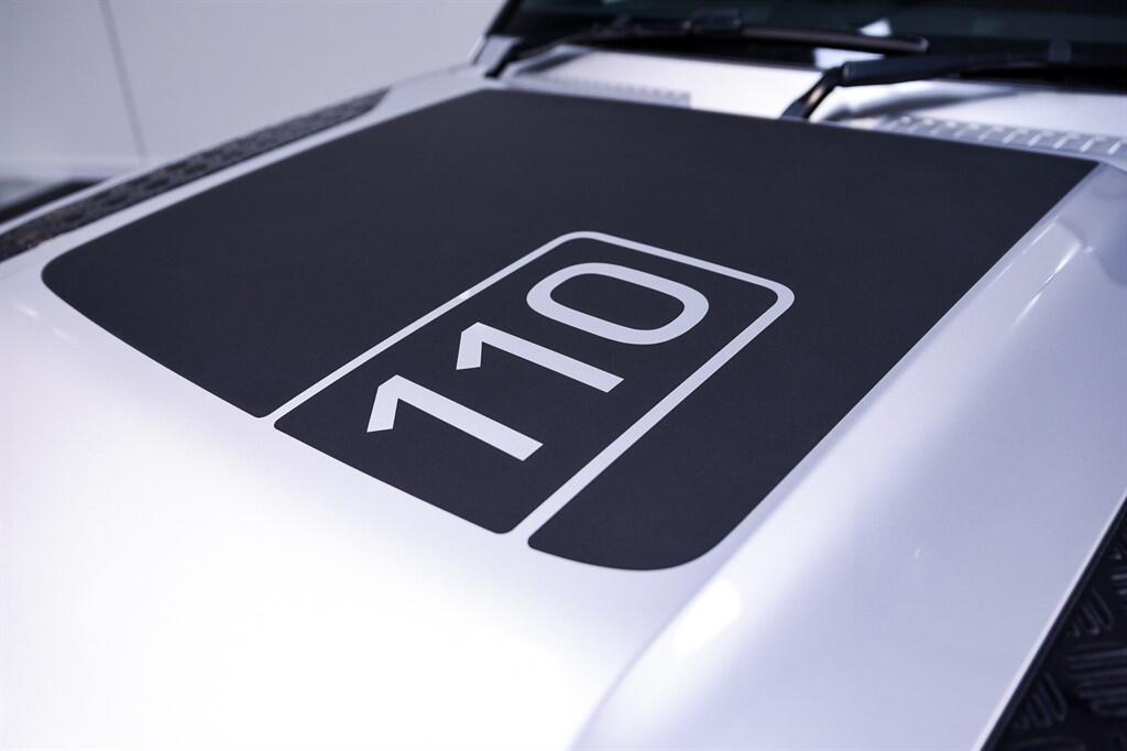 Land Rover Defender view 11