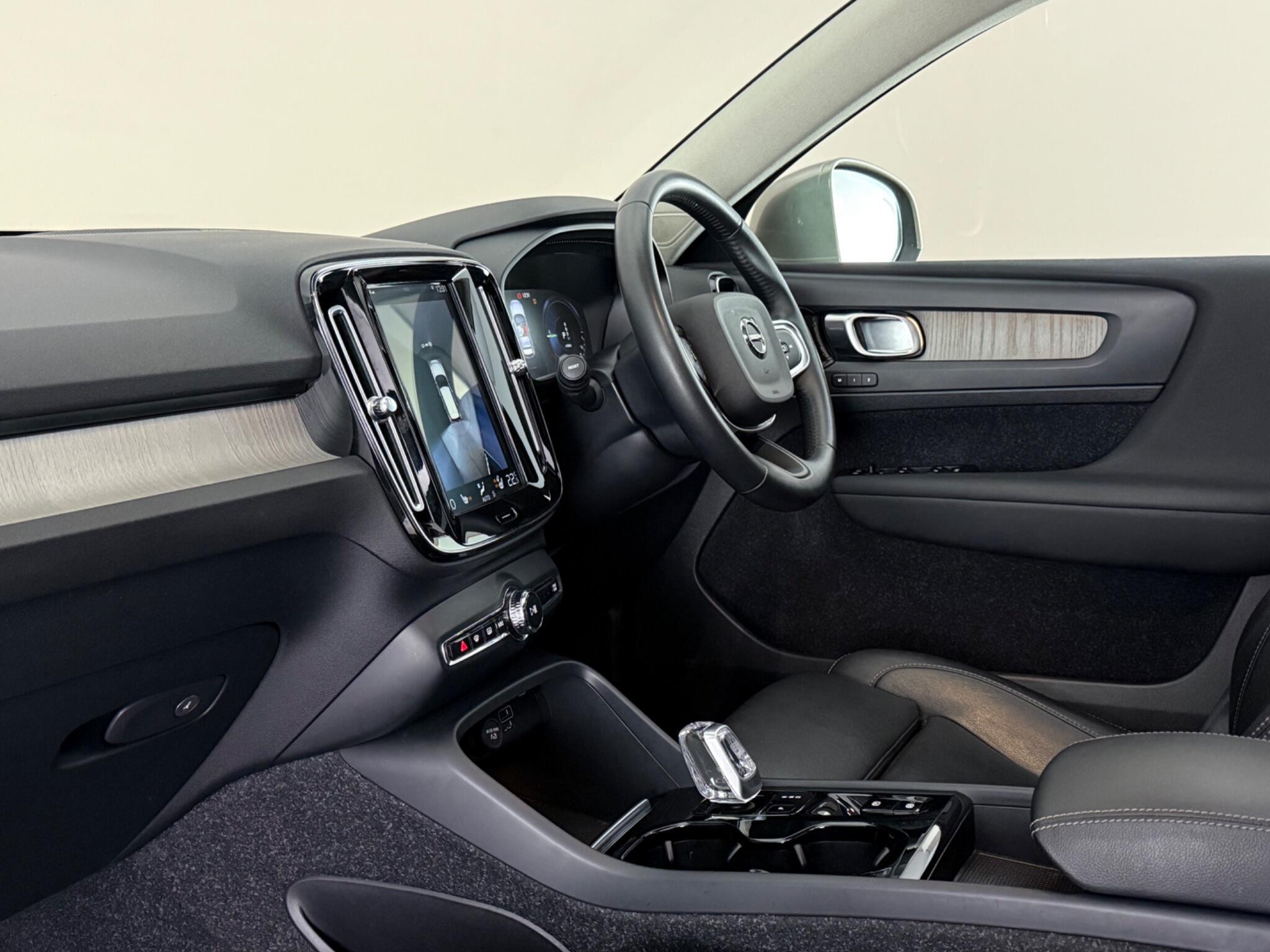 Volvo XC40 view 4