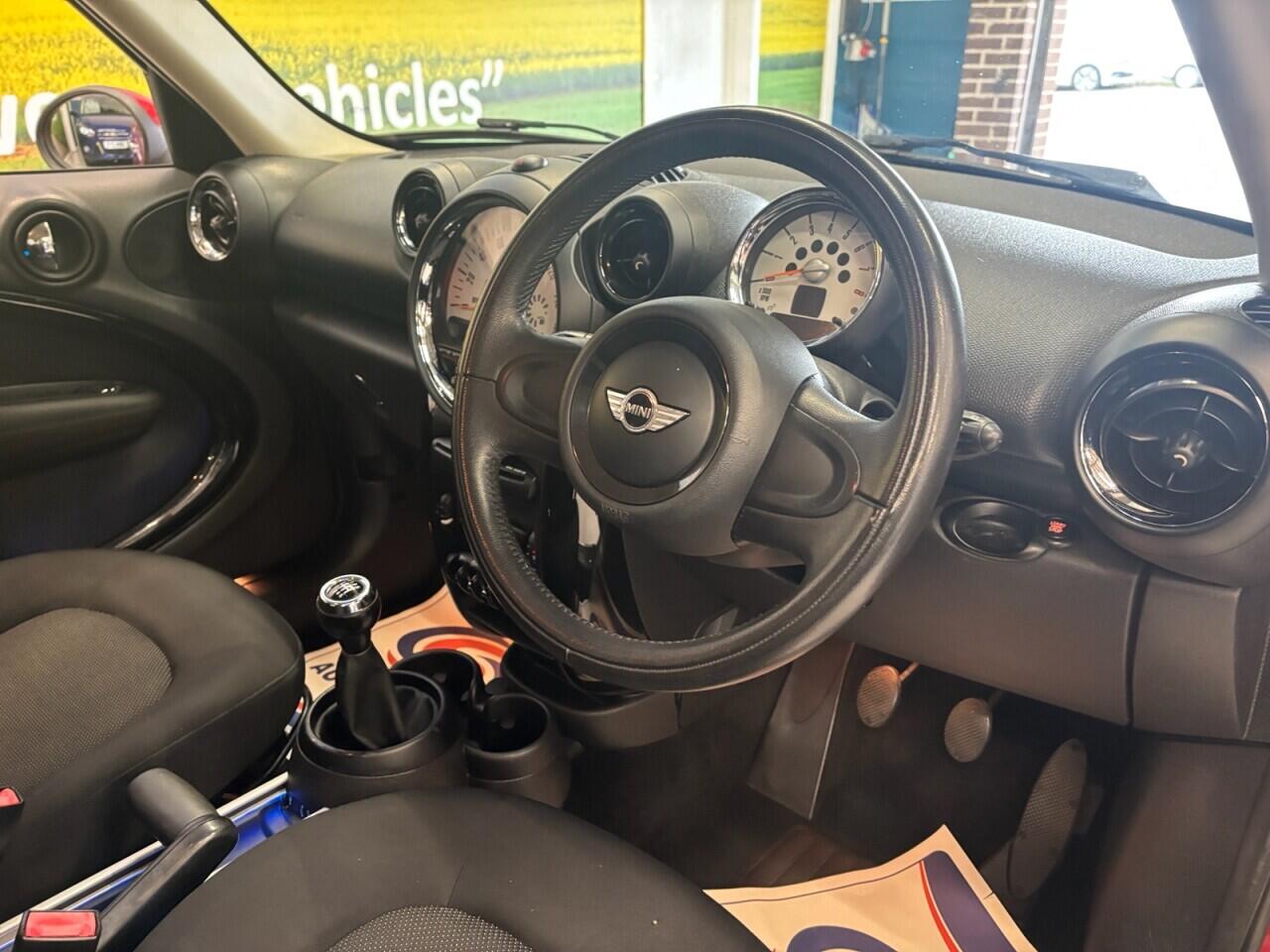 MINI Countryman view 14