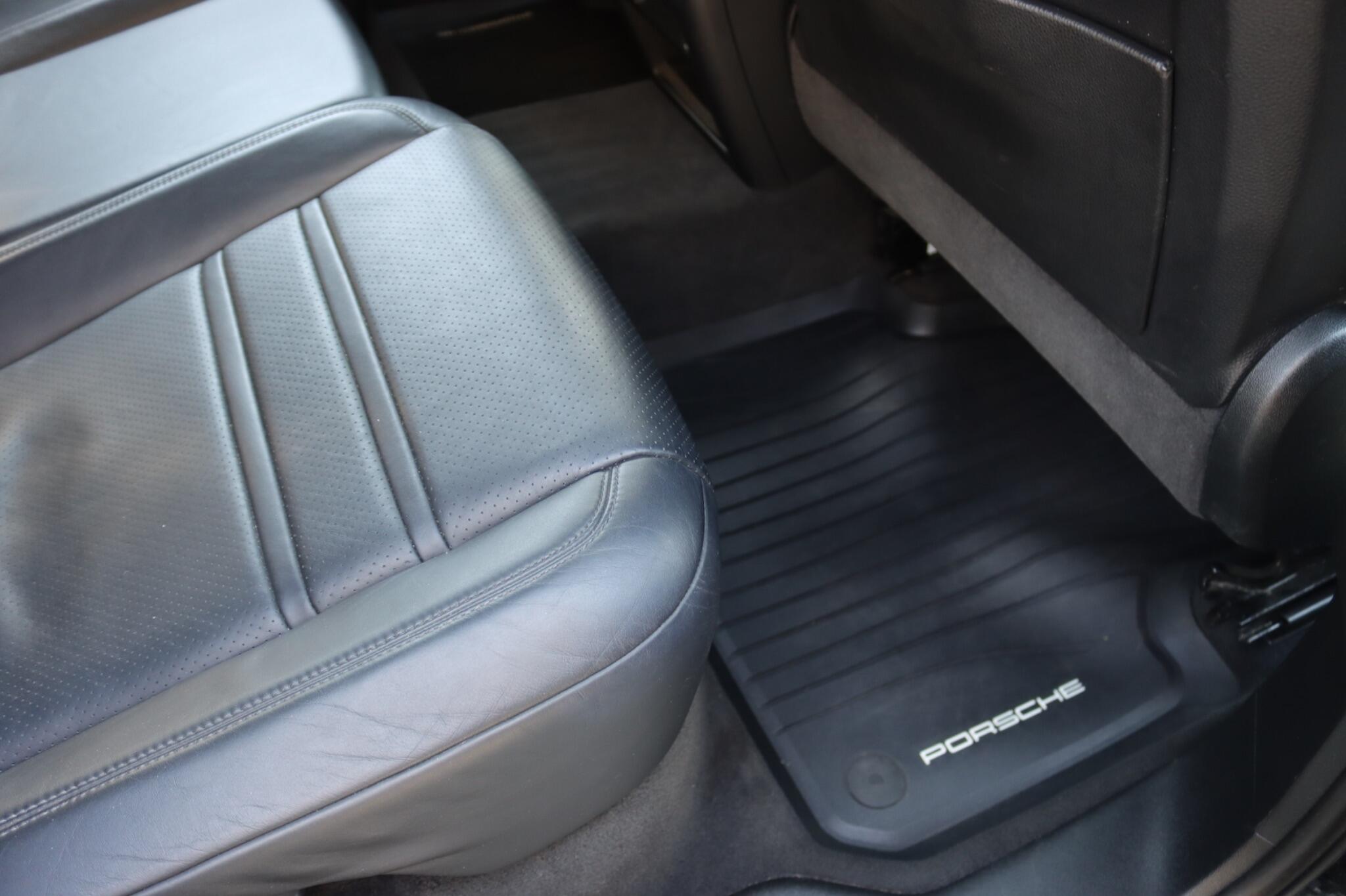 Porsche Cayenne view 9